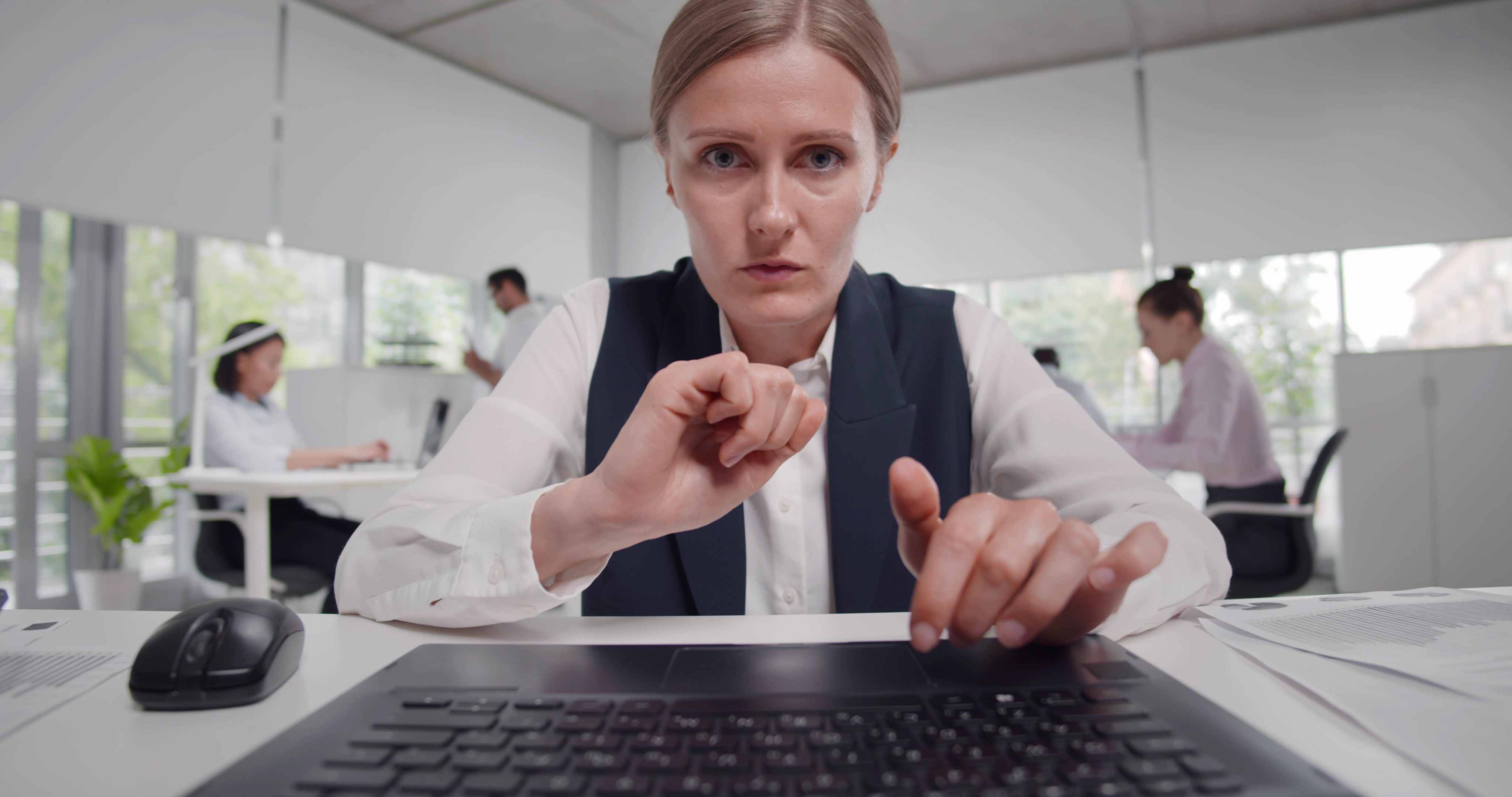 Частые ошибки при выплате авансов и как их избежать